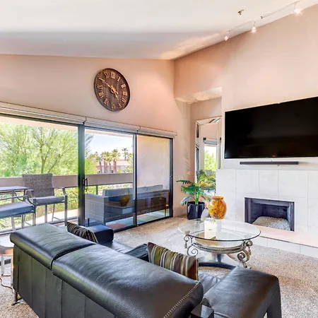 Chic Palm Springs Condo With Community Pool